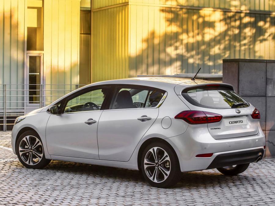  Kia Cerato Hatchback 2013 года  (фото 5 из 14)